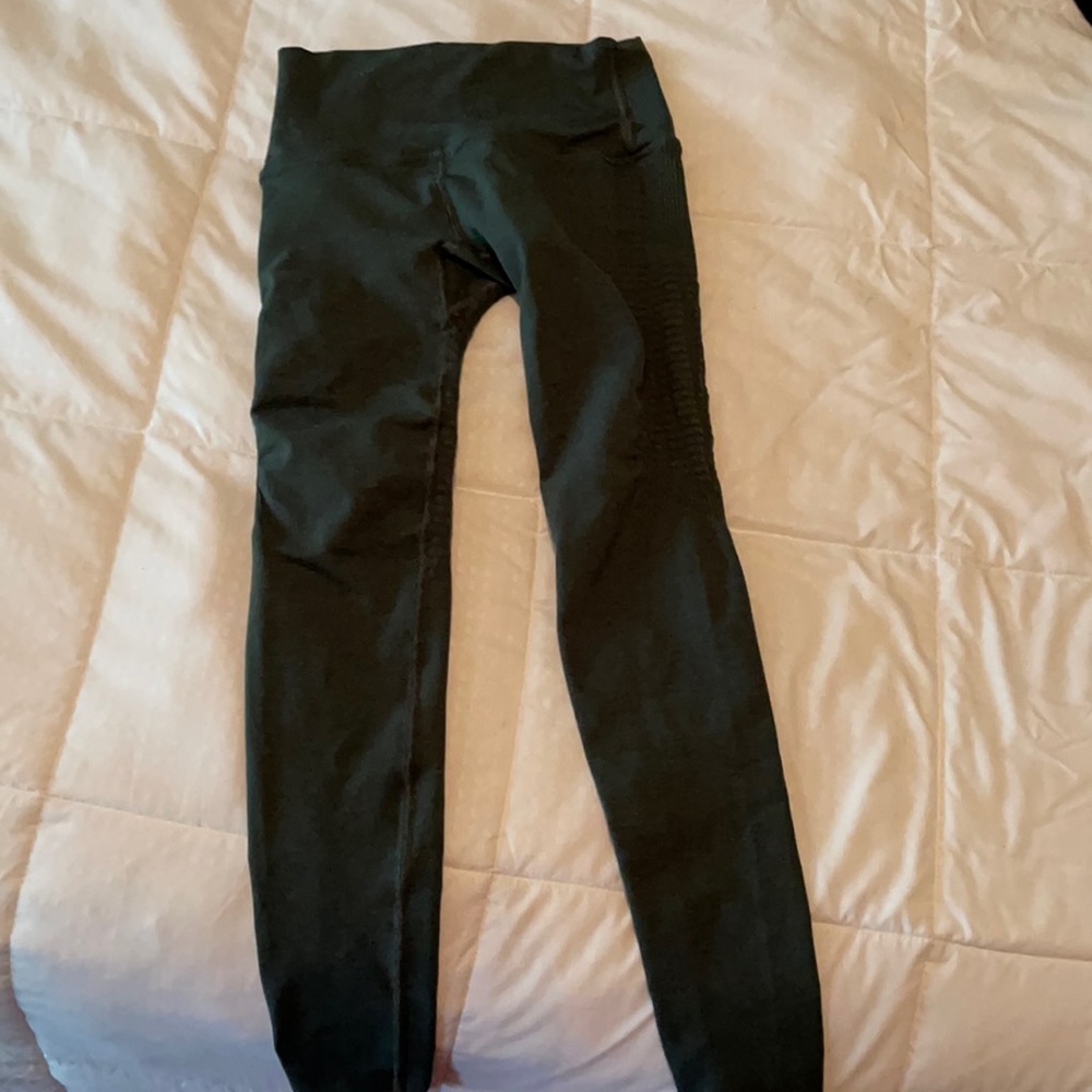 Brand new never worn size small alphalete leggings